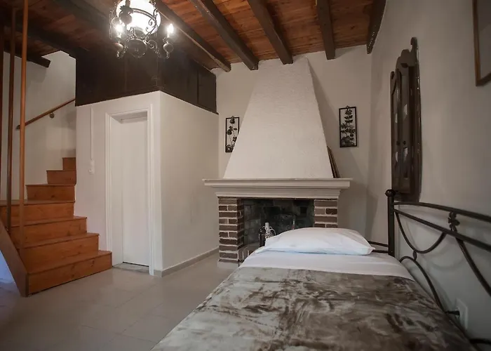 Traditional Cozy House In The Village Ano Garounas photo