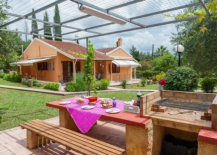 Family Holiday Apartment With Garden & Bbq Velonades  photo